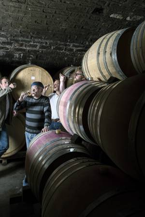Philippe De lacourcelle, Jérôme Galeyrand et Sylvain Pataille, viticulteurs, pour le journal Libération